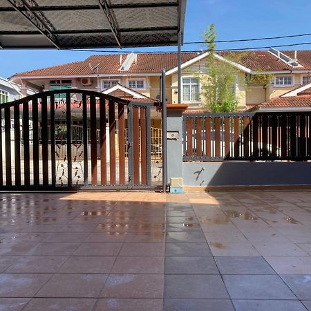Comfy Sutera Seberang Jaya Villa Kampong Belah Dua Exterior foto